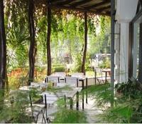 Trek-O-Tel Hotel Outdoor Dining