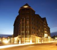 Gran Hotel Colonos del Sur at night