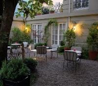 Courtyard at Le Reve Hotel 