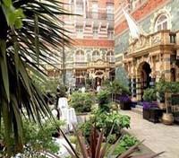 Crowne Plaza St James - Courtyard