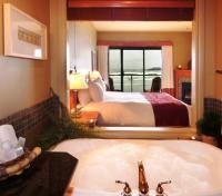 Long Beach Lodge Resort bathtub