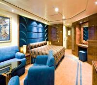 Yacht Club Deluxe Suite