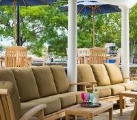 Lounge & Bar