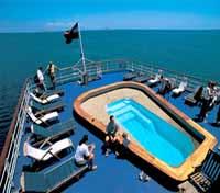 Luxury Class Yacht, Galapagos Pool
