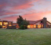 Mackenzie Country Inn Exterior