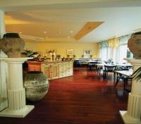 Restaurant/ Bar