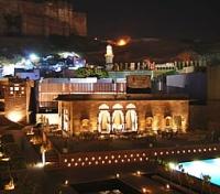Raas Hotel - Night View