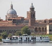 La Bella Vita Barge