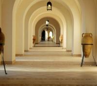 Entrance to Yadis