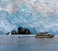 Visiting Aialik Glacier Visiting Aialik Glacier